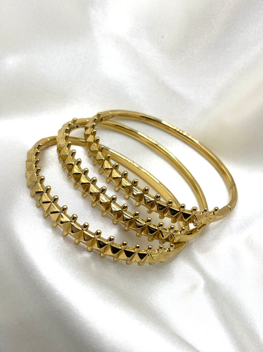 3 Bracelets Clash